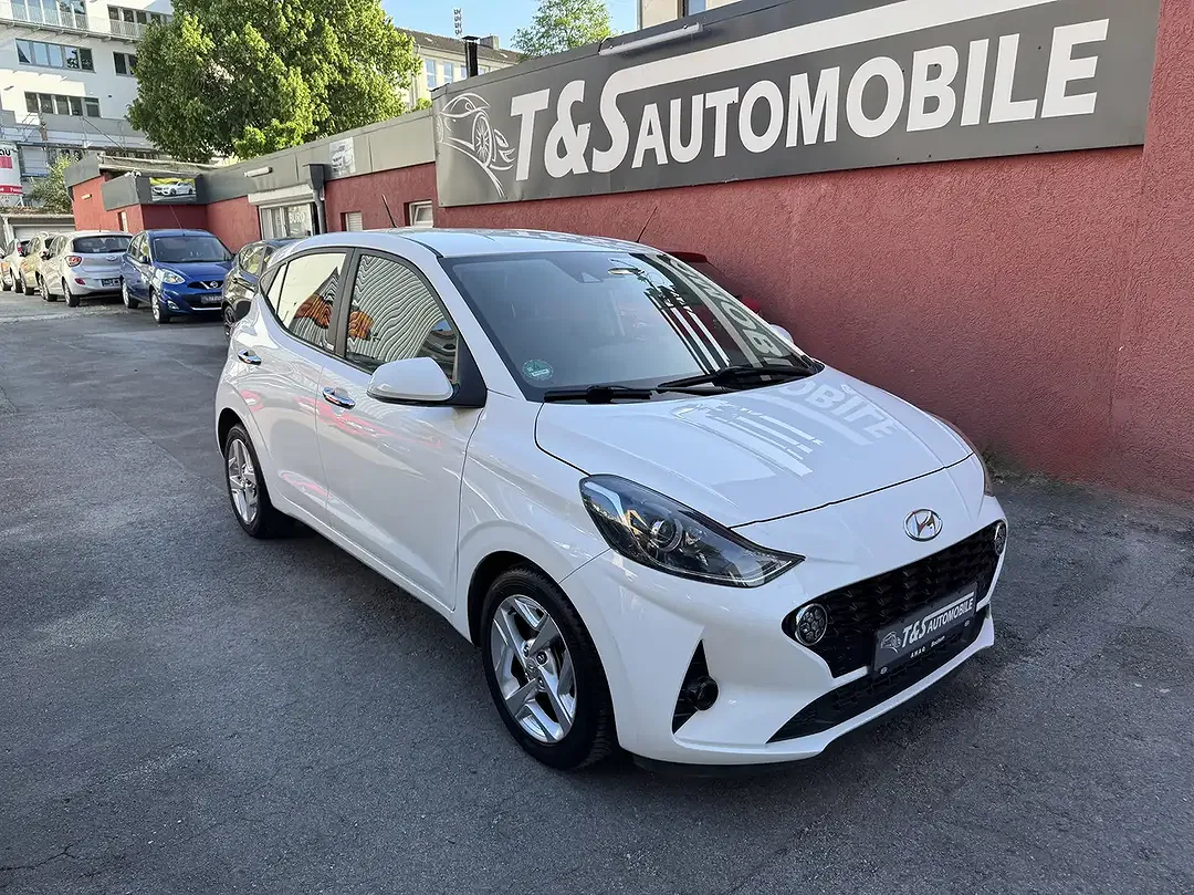 Hyundai i10 - Thumbnail 1