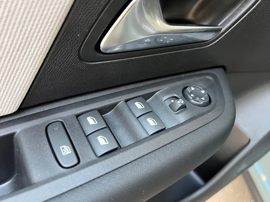 Citroen C4 - Thumbnail 9