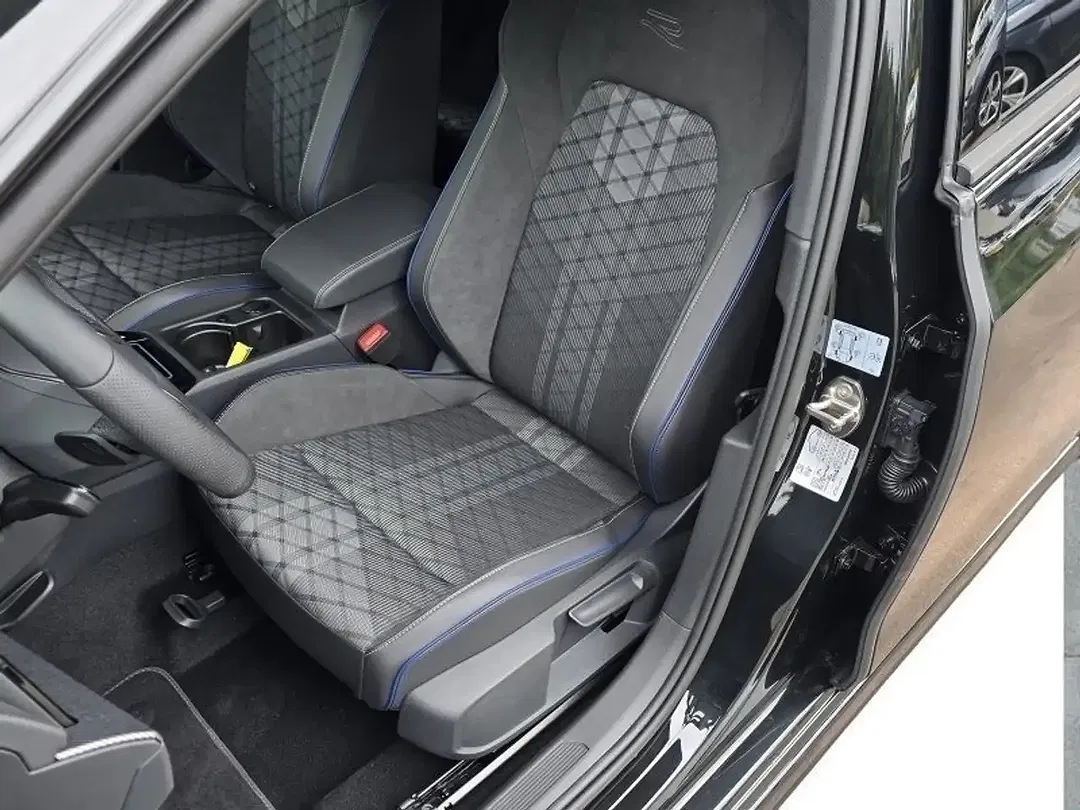 Volkswagen Golf - Thumbnail 2