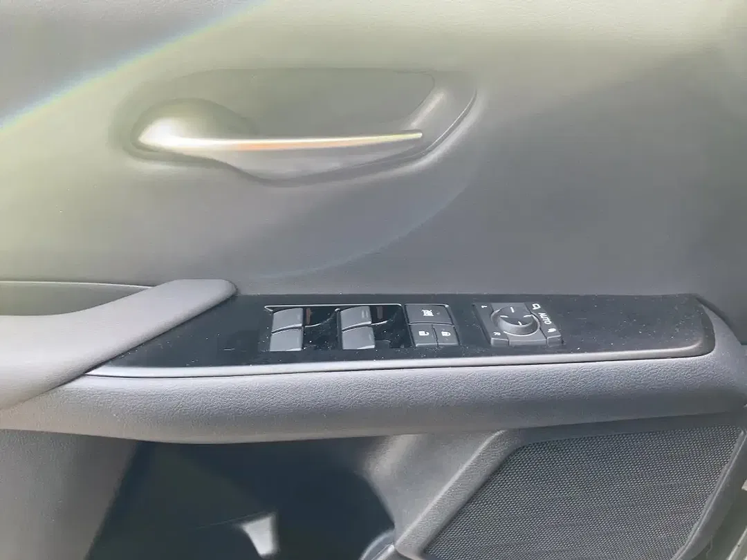 Lexus UX 300e - Thumbnail 21