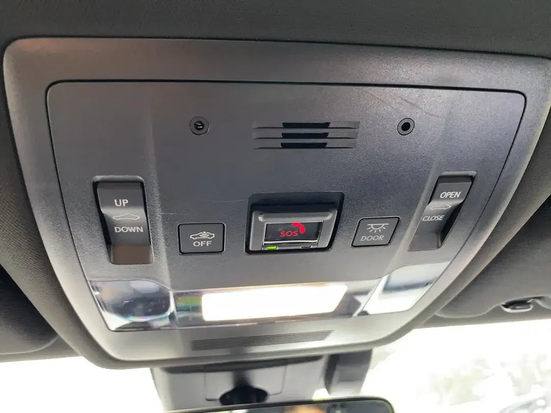 Lexus UX 300e - Thumbnail 23