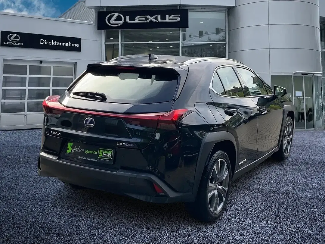 Lexus UX 300e - Thumbnail 7