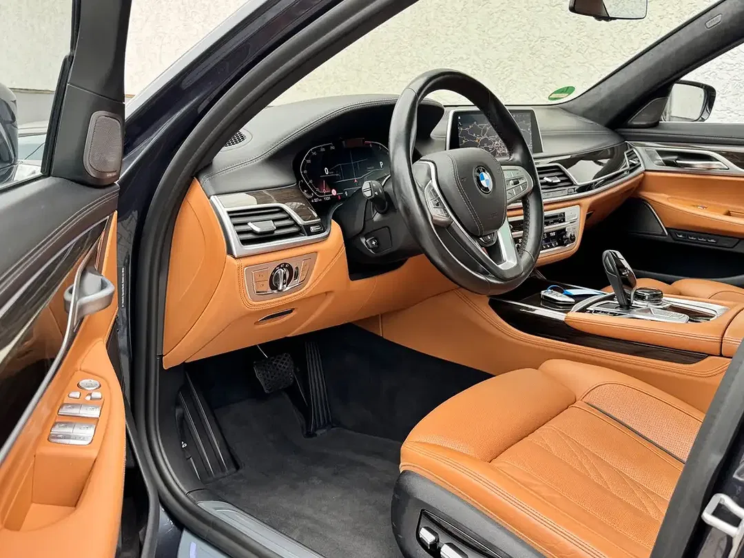 BMW 750 - Thumbnail 7
