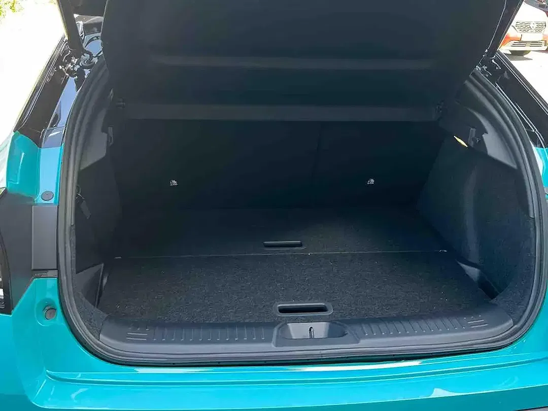 Nissan Leaf - Thumbnail 6