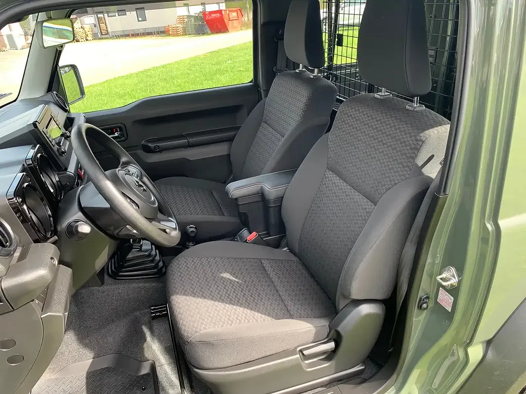Suzuki Jimny - Thumbnail 10