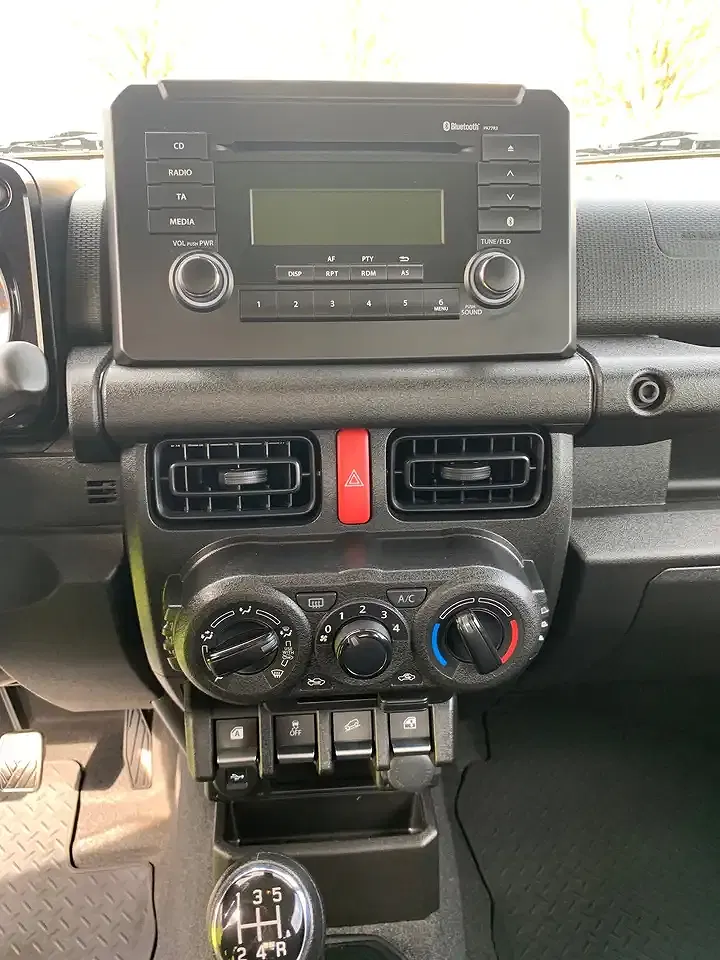 Suzuki Jimny - Thumbnail 13