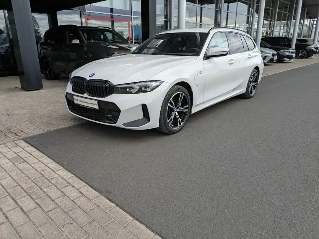 BMW 320 - Thumbnail 2