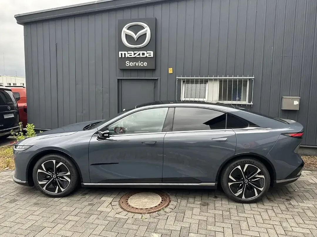 Mazda 6 - Thumbnail 3