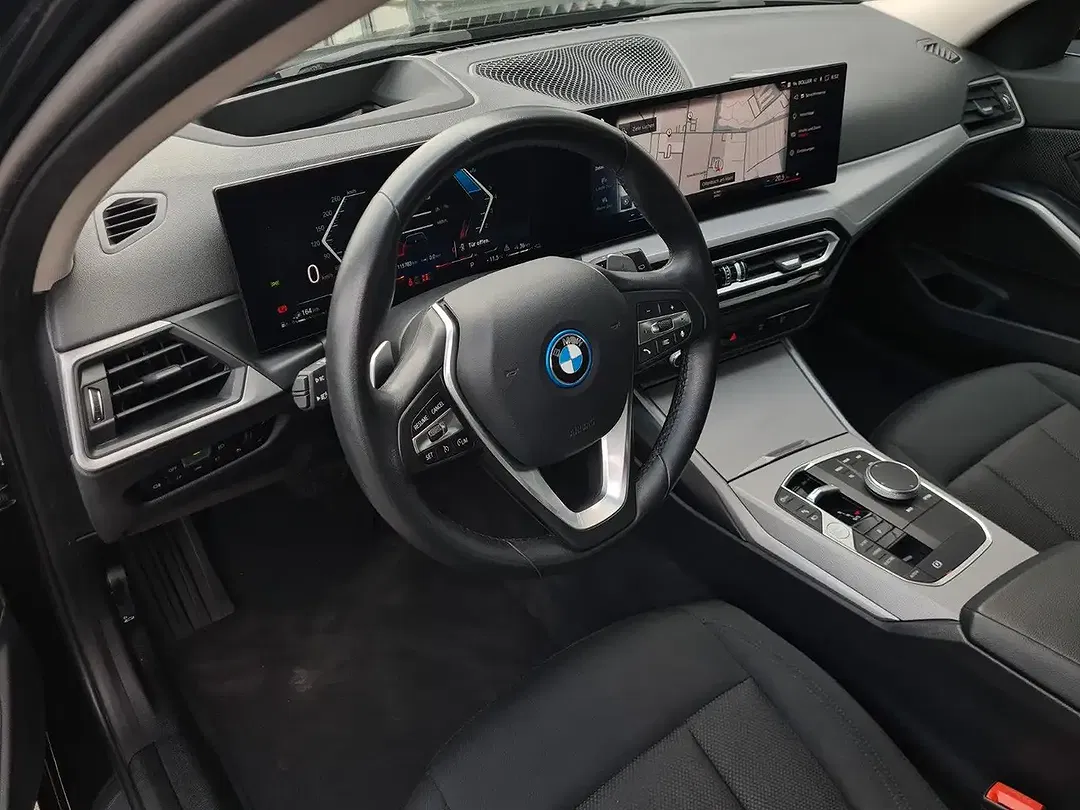 BMW 320 - Thumbnail 10