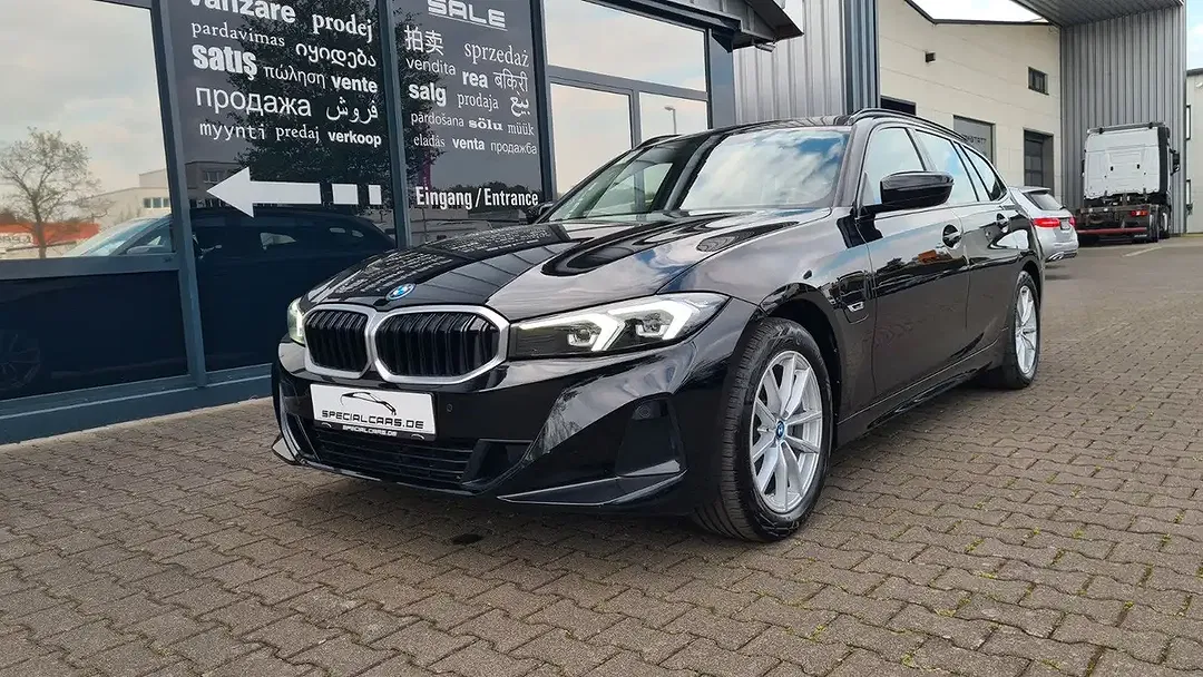 BMW 320 - Thumbnail 3