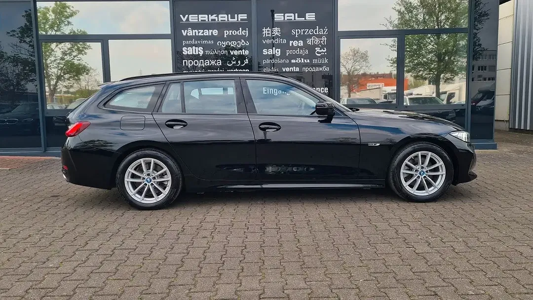 BMW 320 - Thumbnail 9