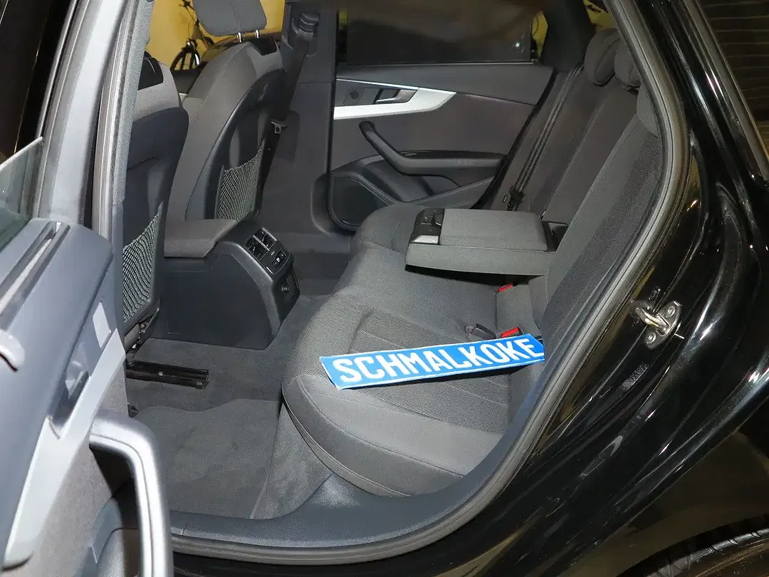 Audi A4 - Thumbnail 5