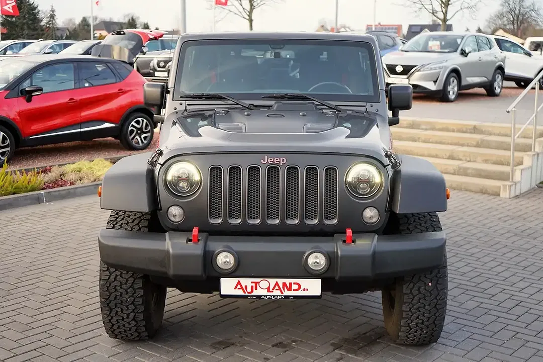 Jeep Wrangler - Thumbnail 2