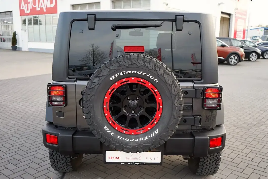 Jeep Wrangler - Thumbnail 5