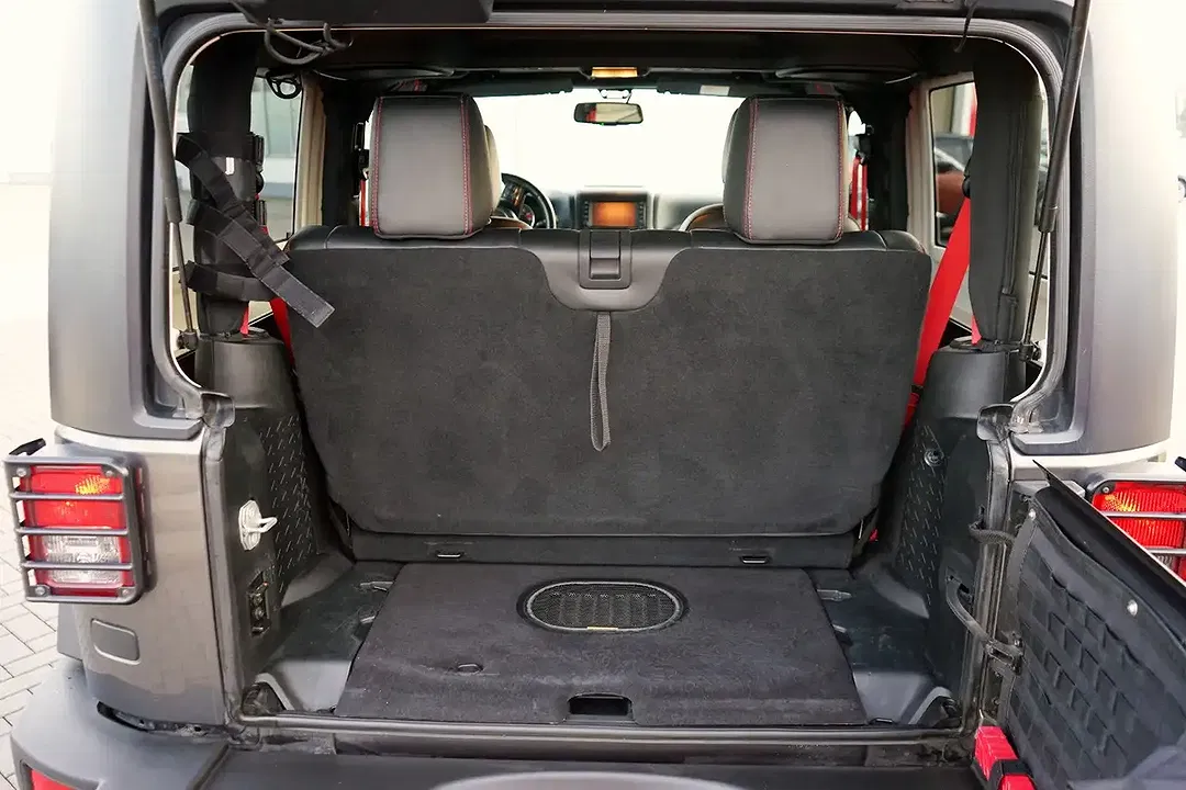 Jeep Wrangler - Thumbnail 6