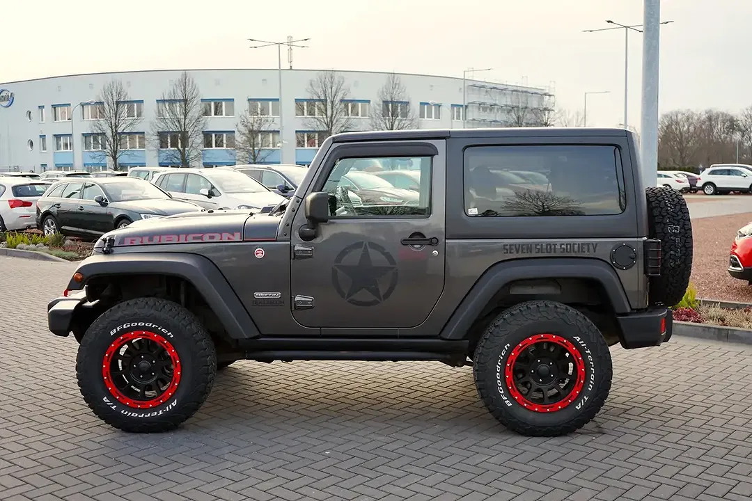 Jeep Wrangler - Thumbnail 8