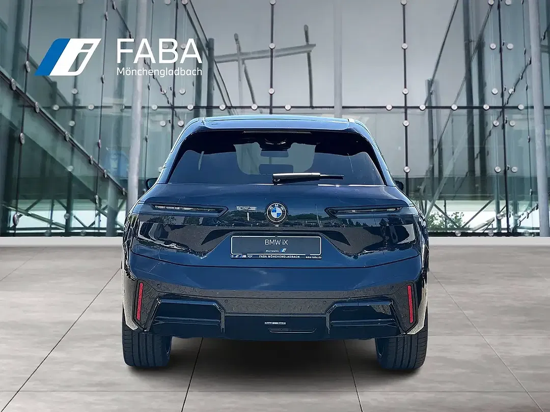 BMW iX - Thumbnail 3