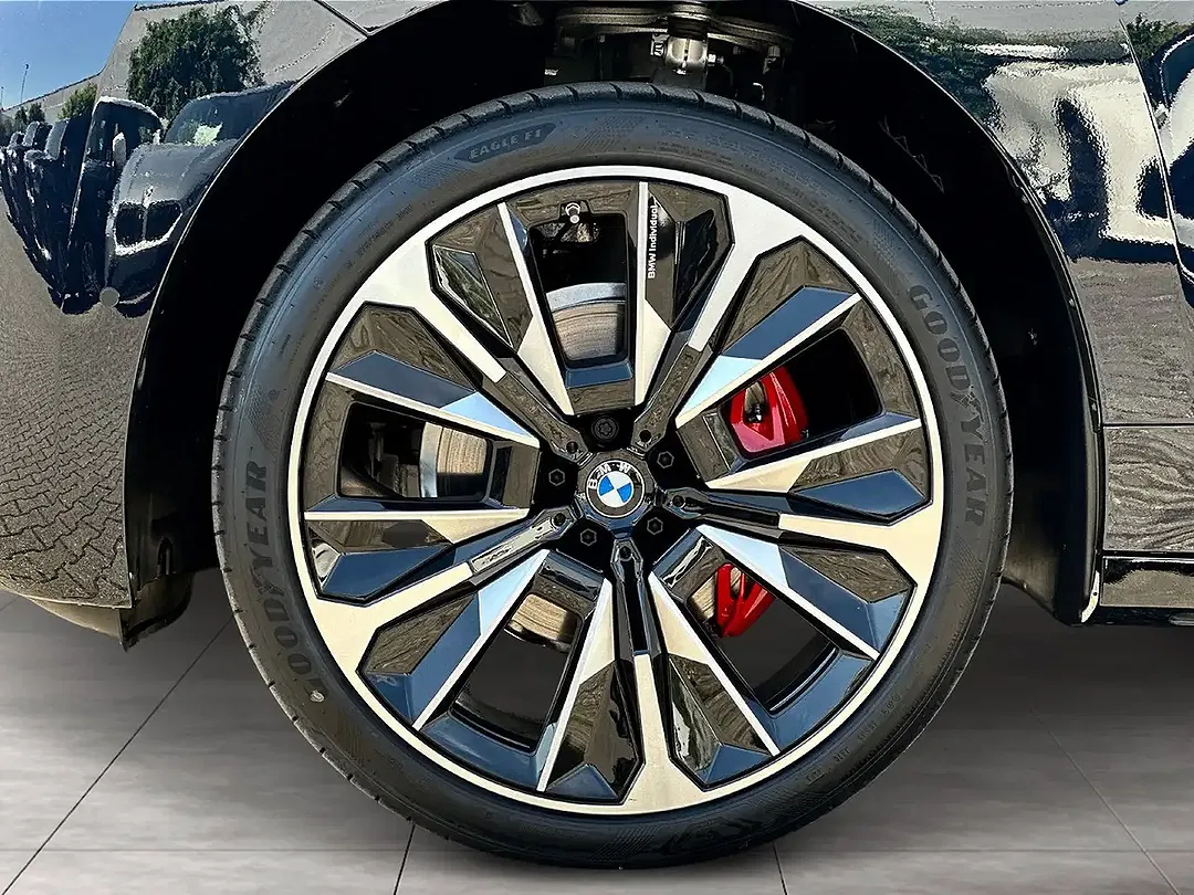 BMW iX - Thumbnail 6