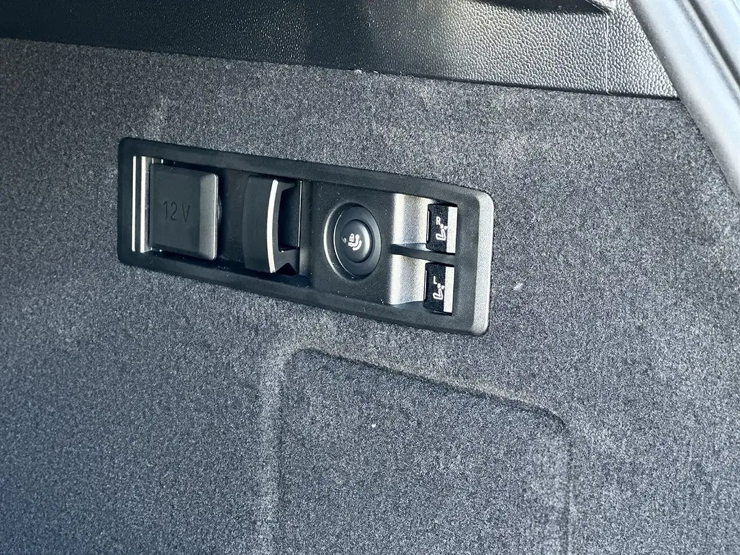 BMW iX - Thumbnail 8