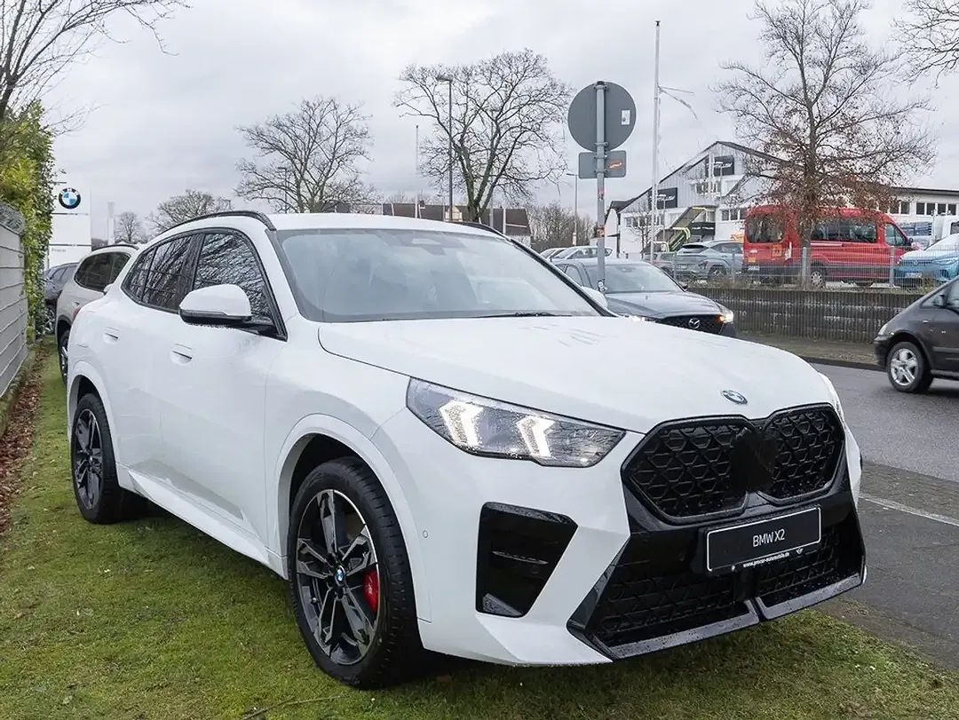 BMW X2 - Thumbnail 3