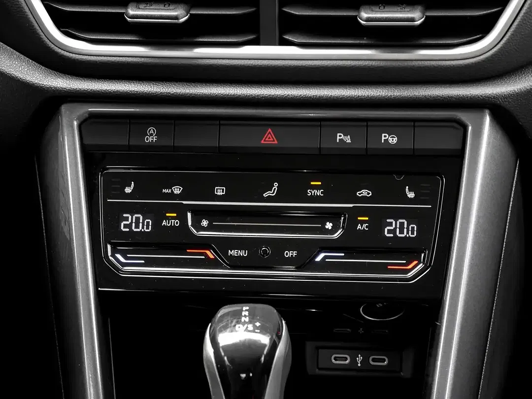 Volkswagen T-Roc - Thumbnail 8