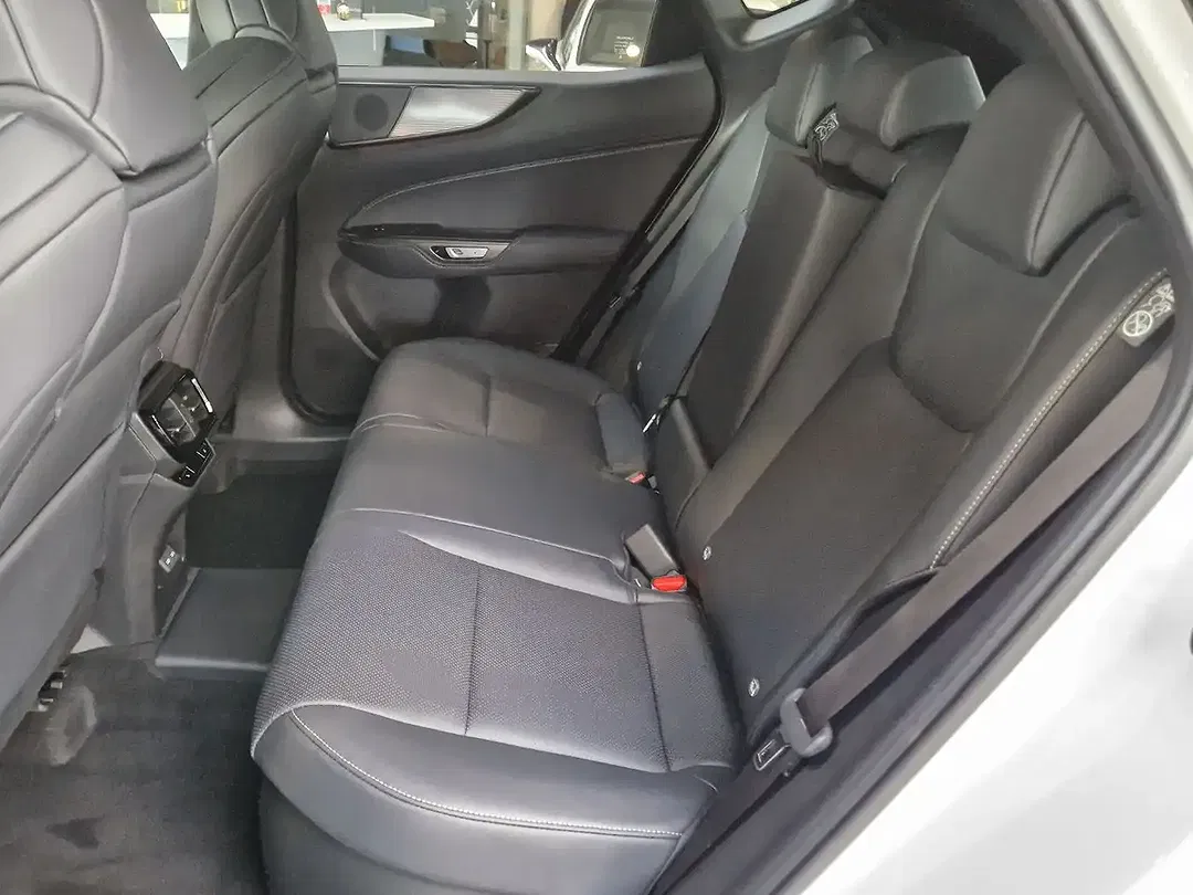 Lexus NX 450h+ - Thumbnail 8