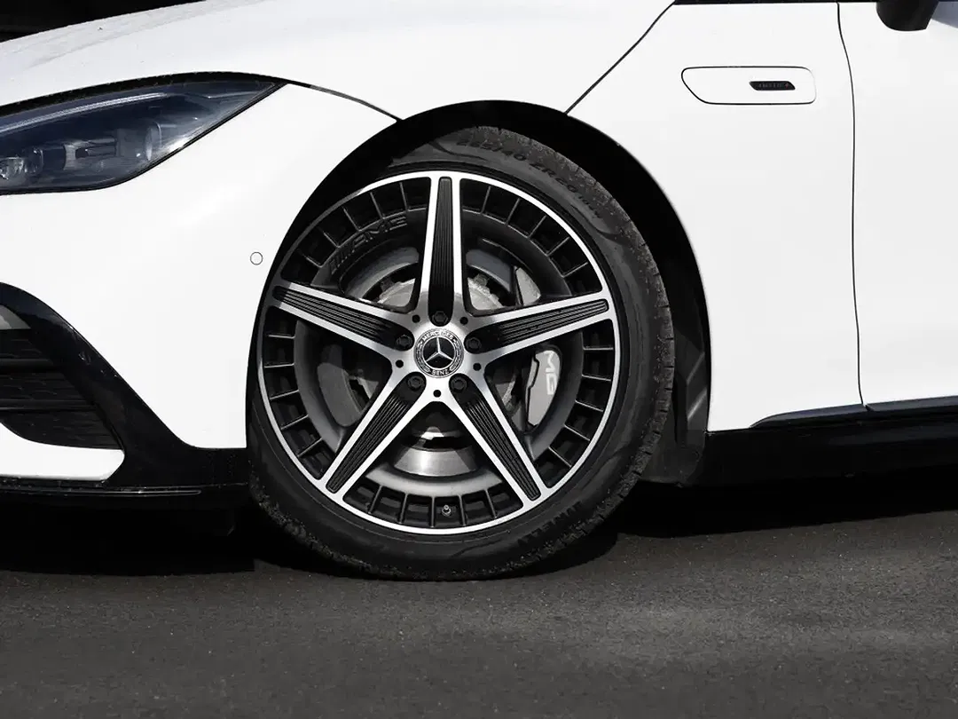 Mercedes-Benz EQE 53 - Thumbnail 6