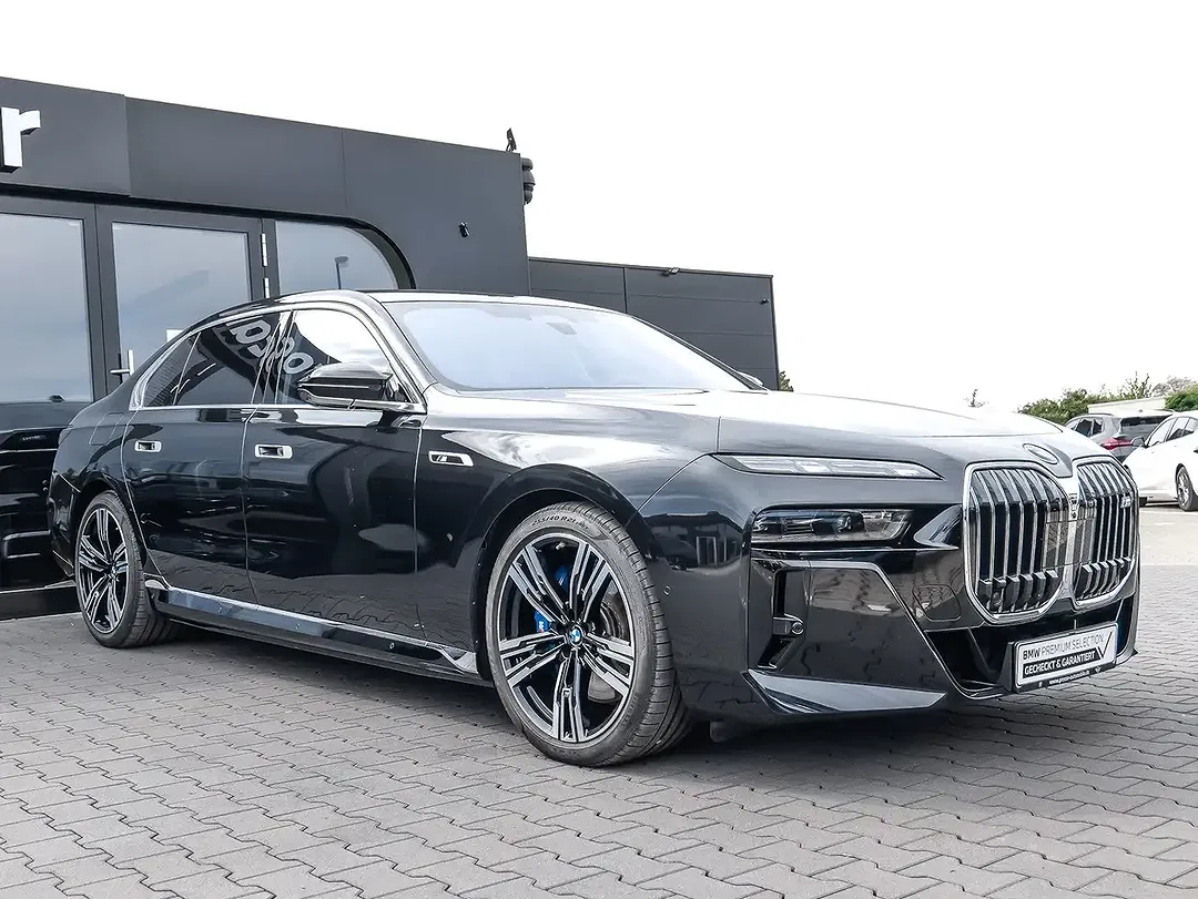 BMW i7 - Thumbnail 6