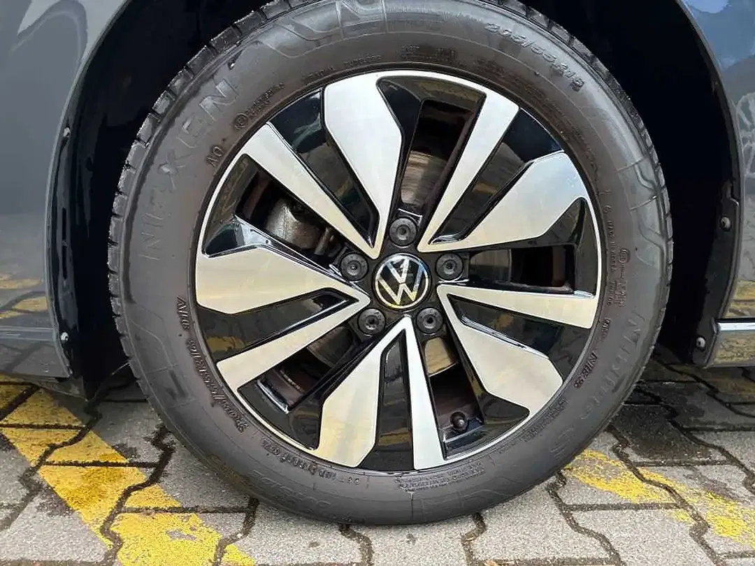 Volkswagen Golf - Thumbnail 8