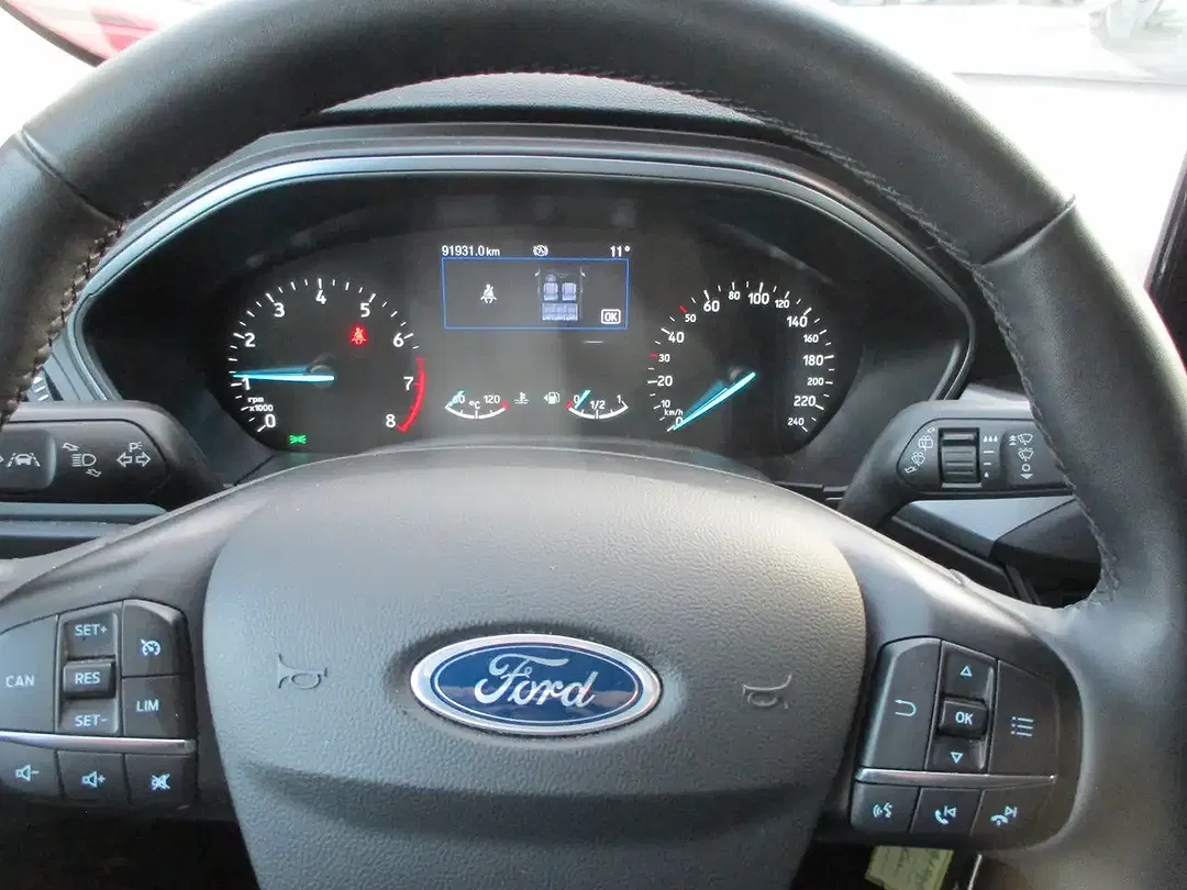 Ford Focus - Thumbnail 12