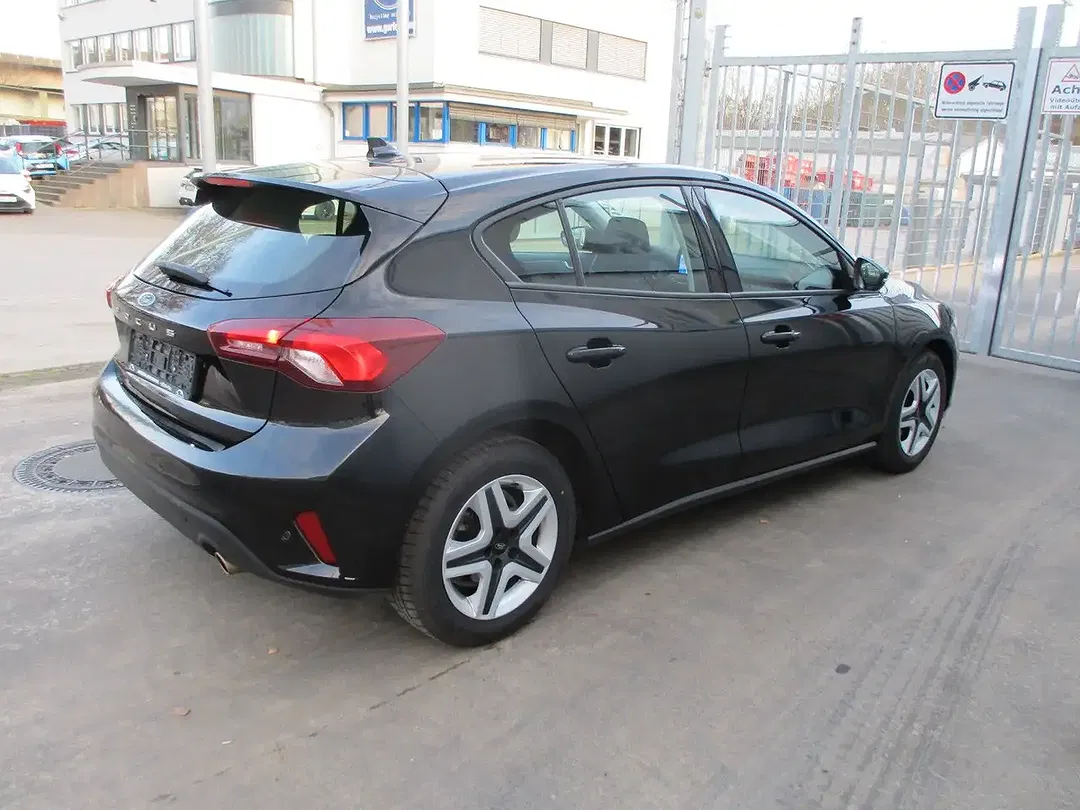 Ford Focus - Thumbnail 4