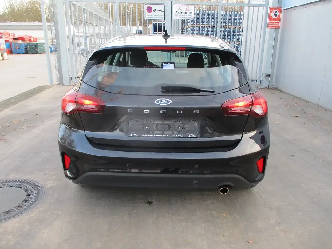 Ford Focus - Thumbnail 5