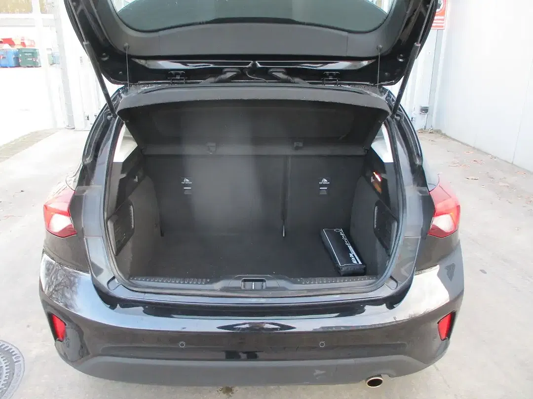 Ford Focus - Thumbnail 7