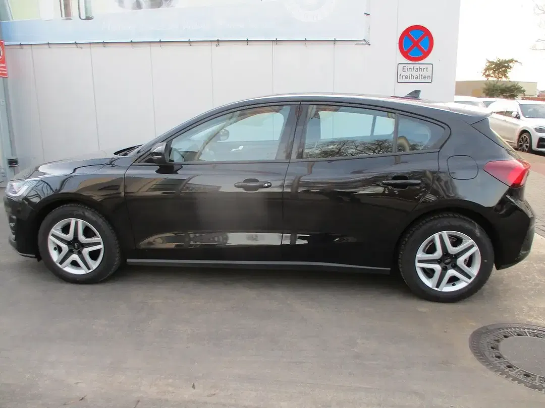 Ford Focus - Thumbnail 8