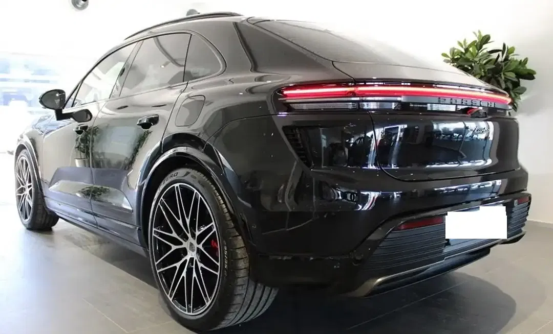 Porsche Macan - Thumbnail 2