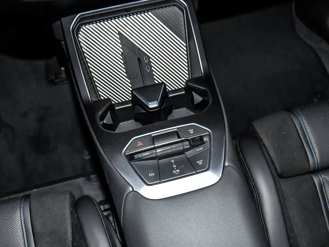 BMW iX3 - Thumbnail 14