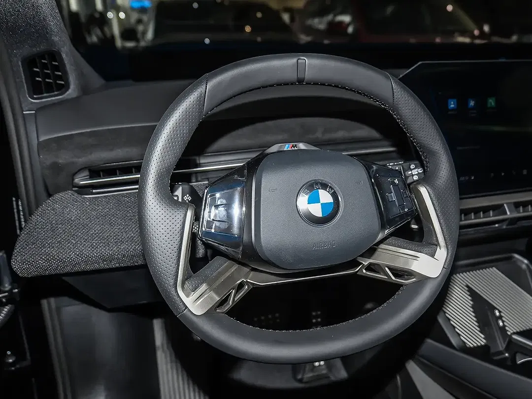 BMW iX3 - Thumbnail 16