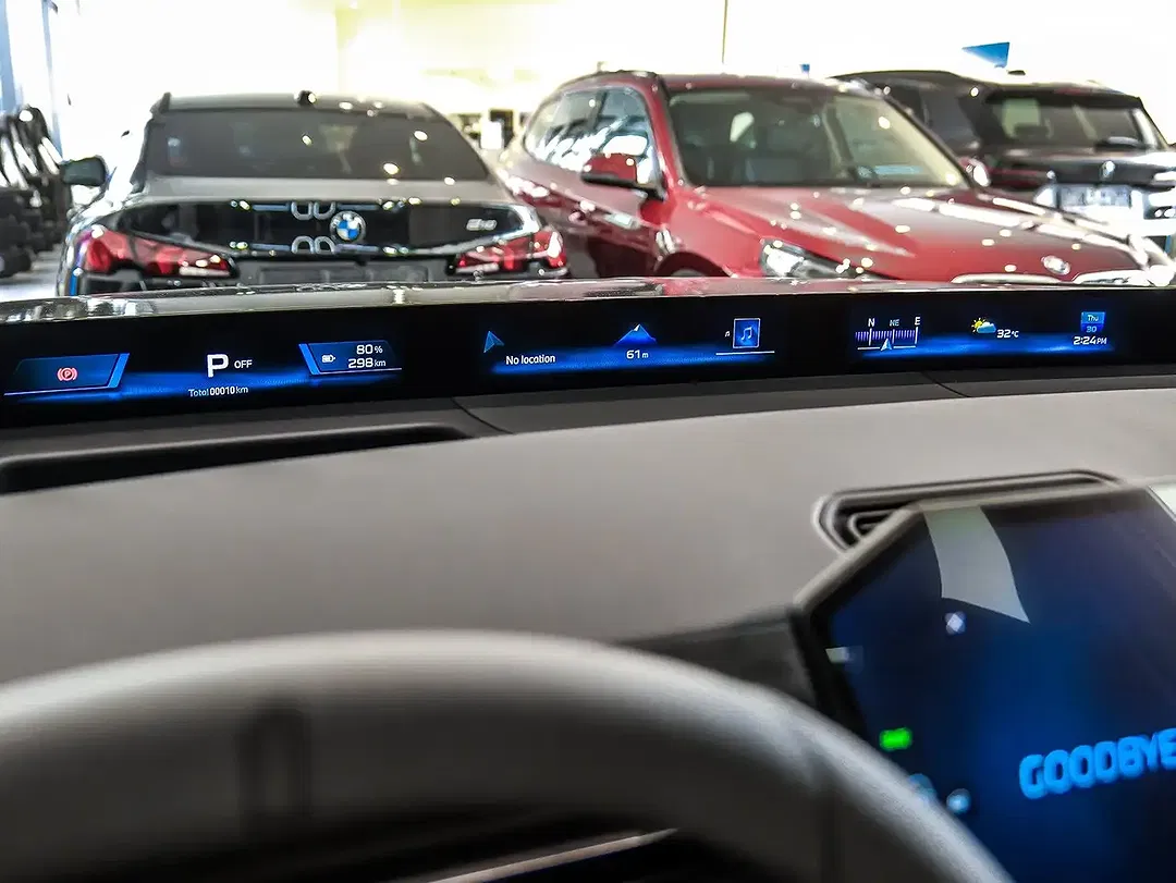 BMW iX3 - Thumbnail 18
