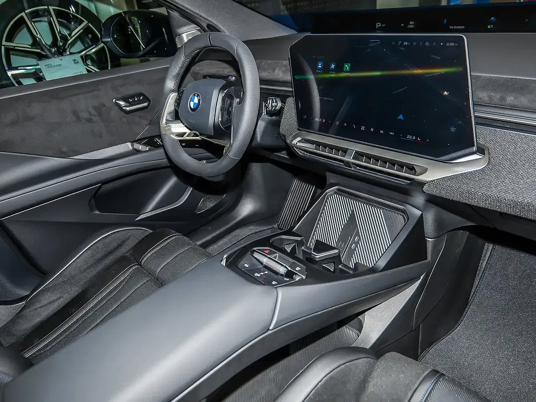 BMW iX3 - Thumbnail 3
