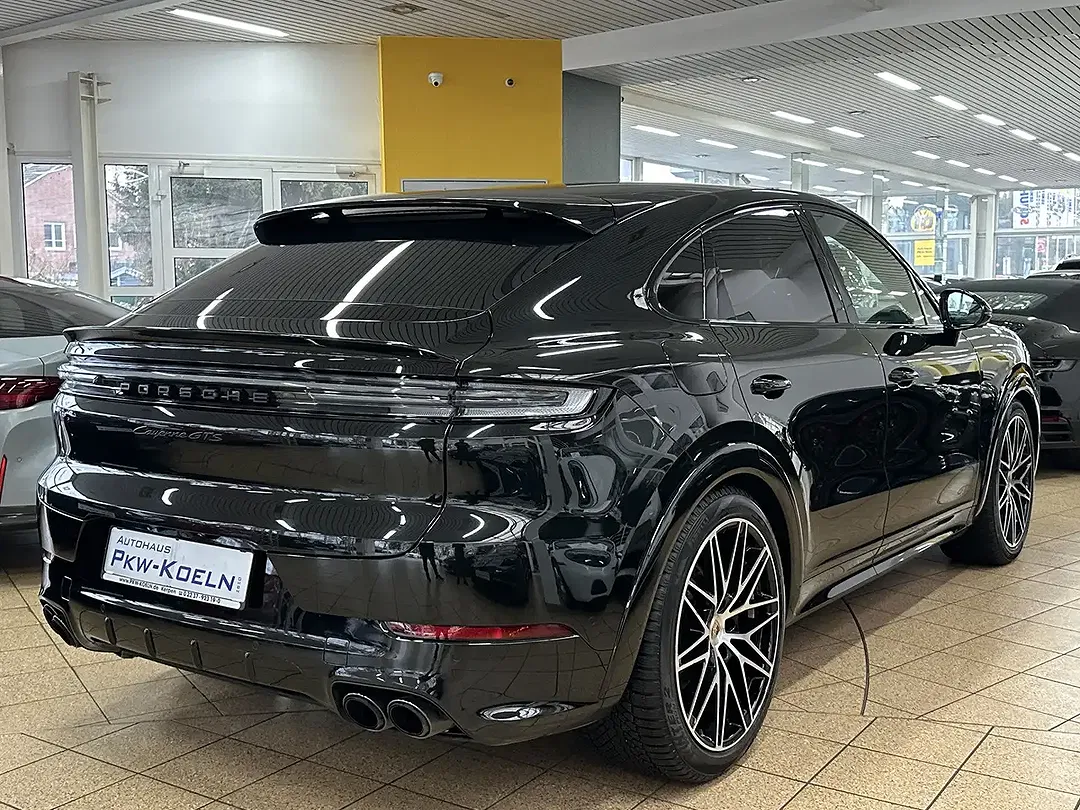 Porsche Cayenne - Thumbnail 3