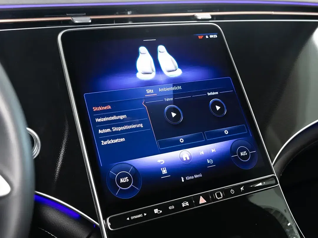 Mercedes-Benz EQE SUV - Thumbnail 13