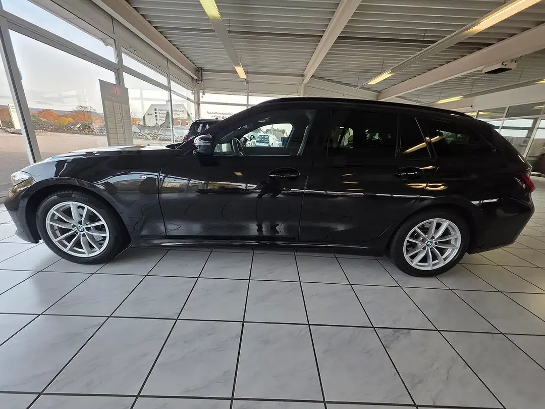 BMW 320 - Thumbnail 2