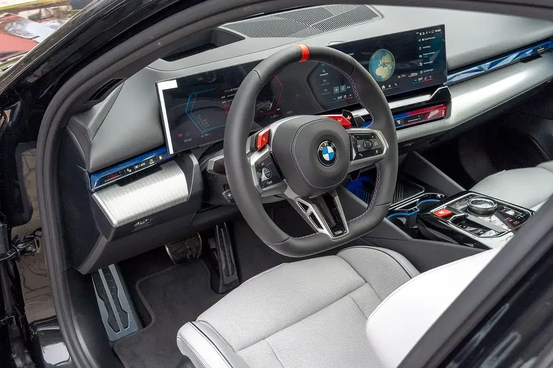 BMW M5 - Thumbnail 12