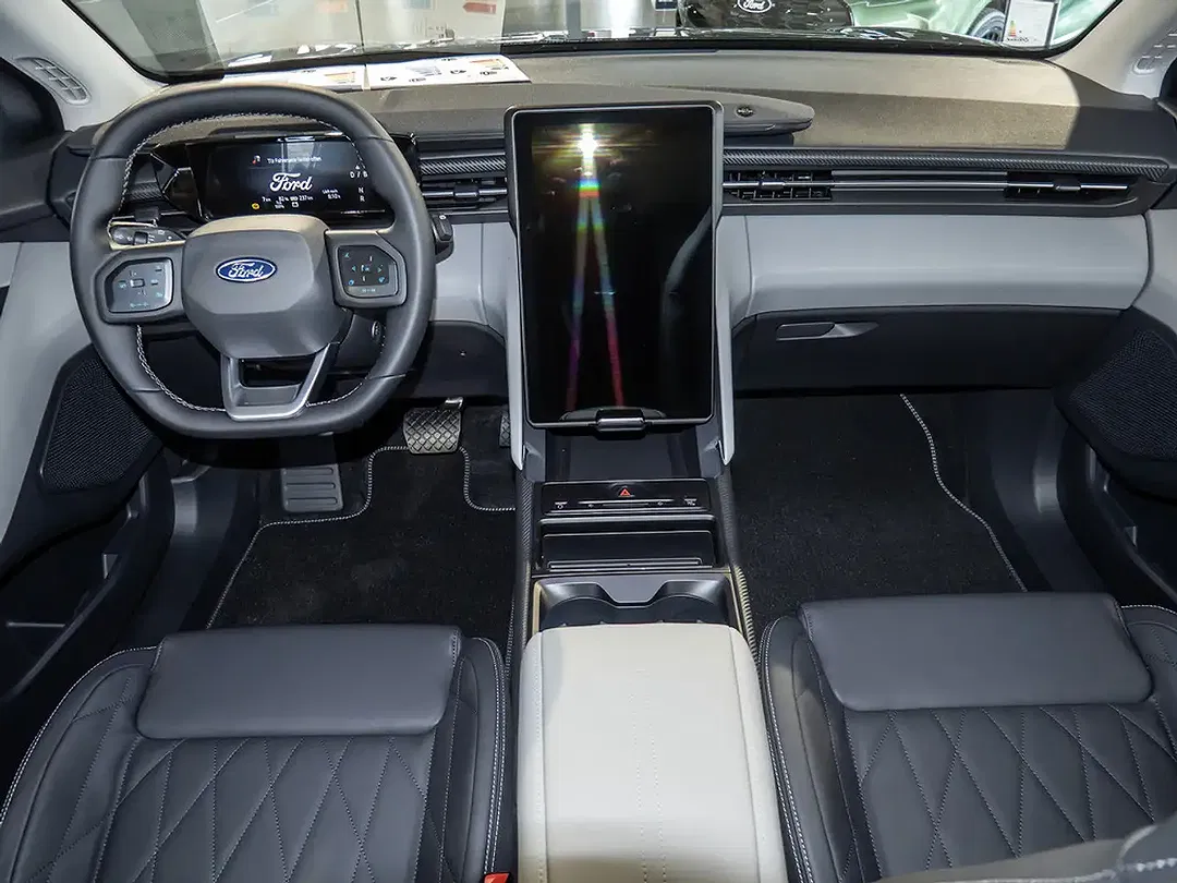 Ford Explorer - Thumbnail 10
