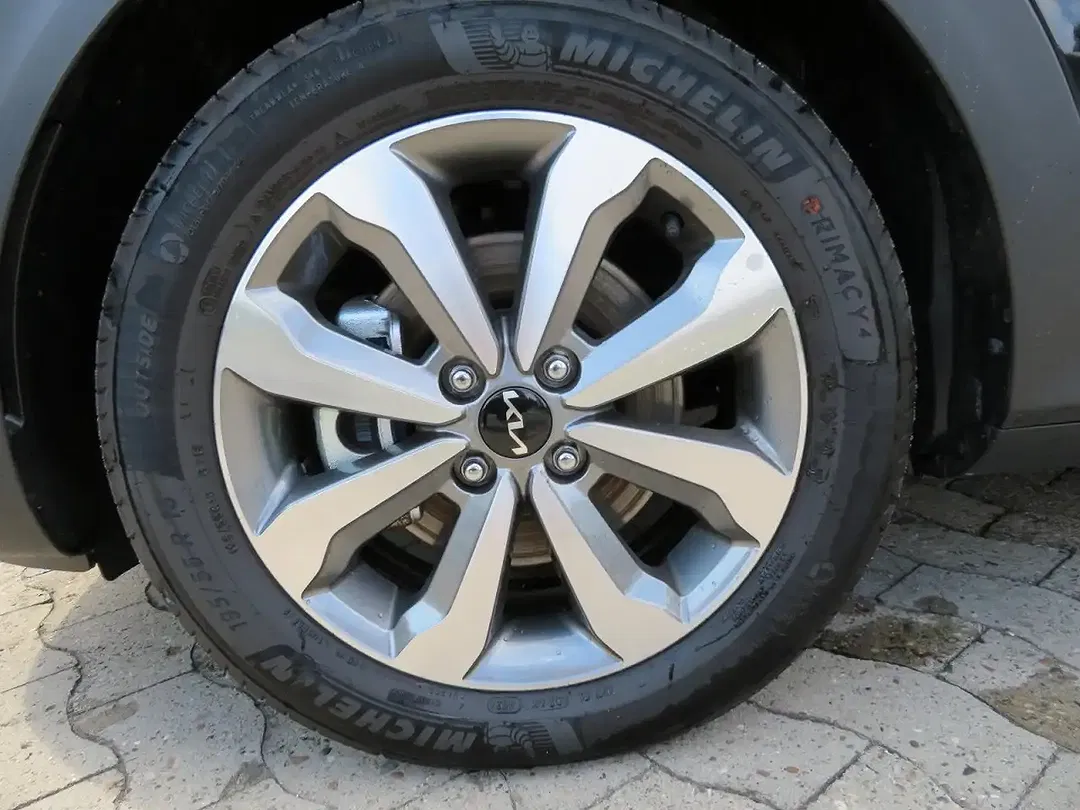 Kia Stonic - Thumbnail 3