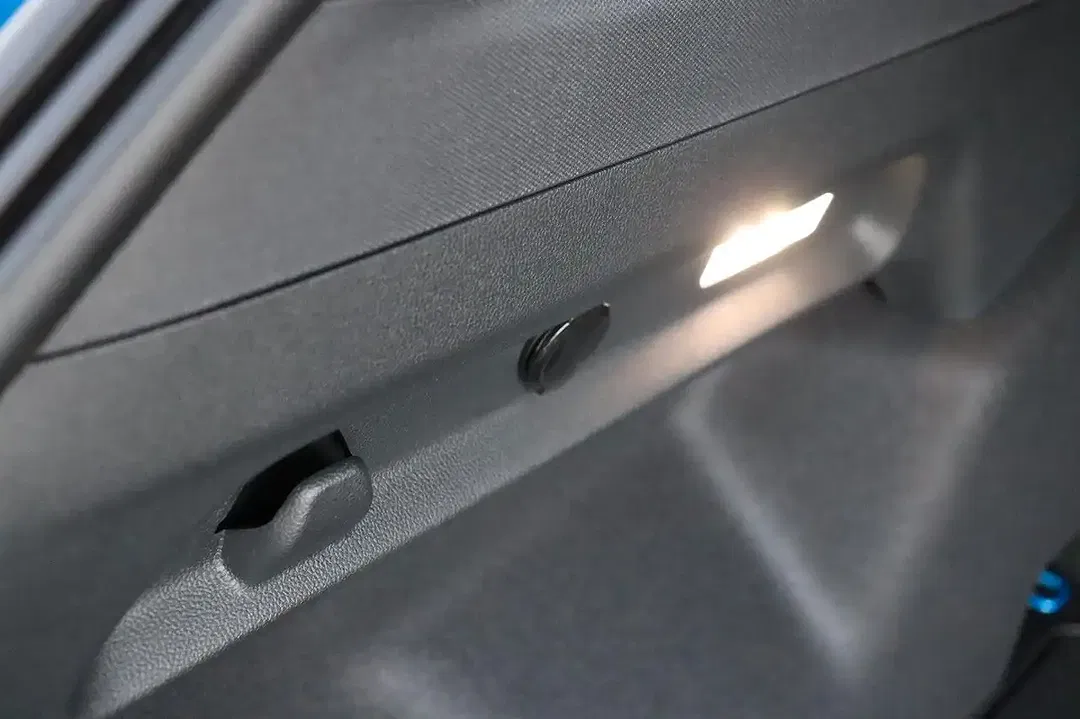 Ford Explorer - Thumbnail 11