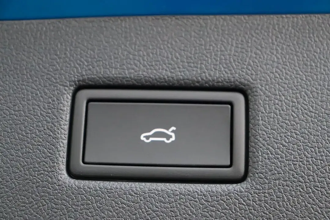 Ford Explorer - Thumbnail 12