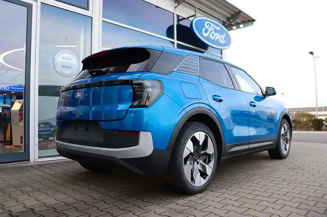 Ford Explorer - Thumbnail 6