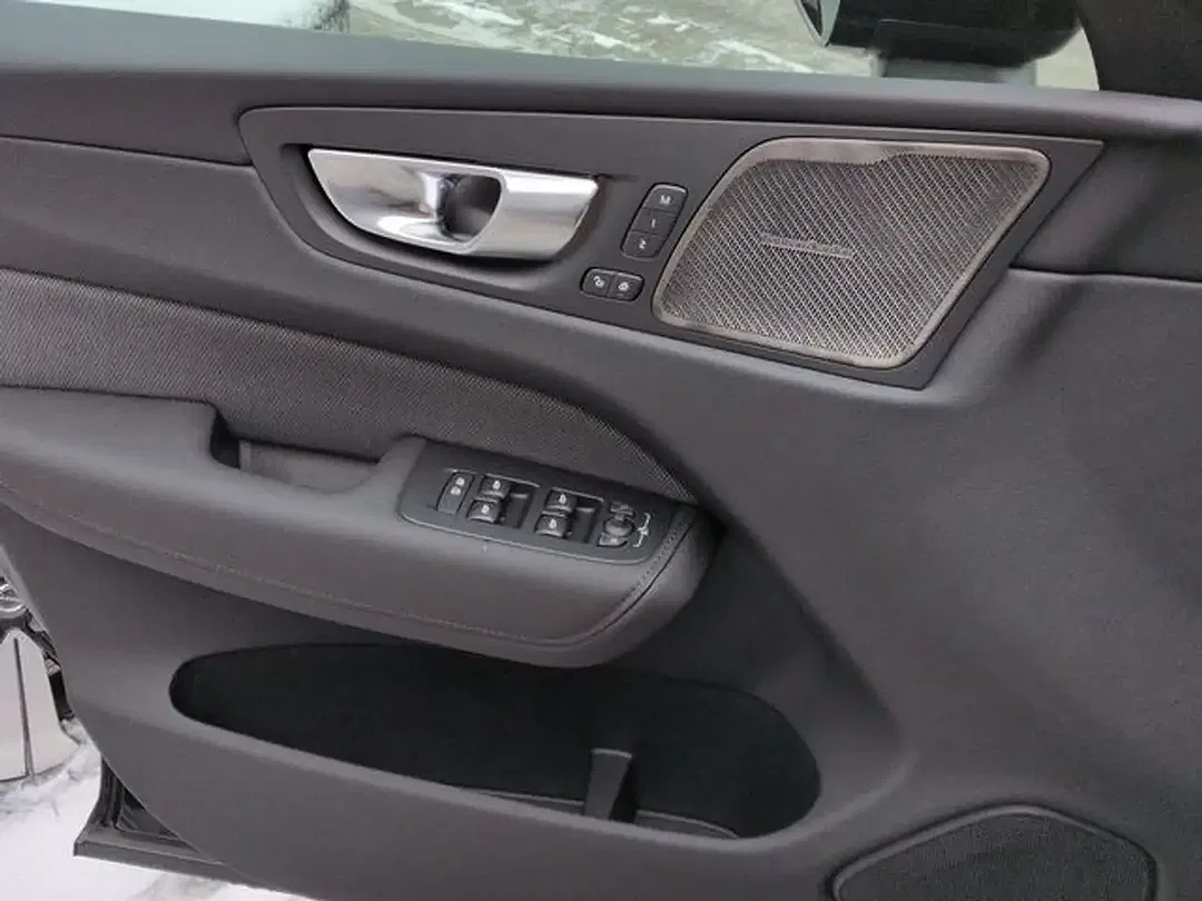 Volvo XC60 - Thumbnail 8