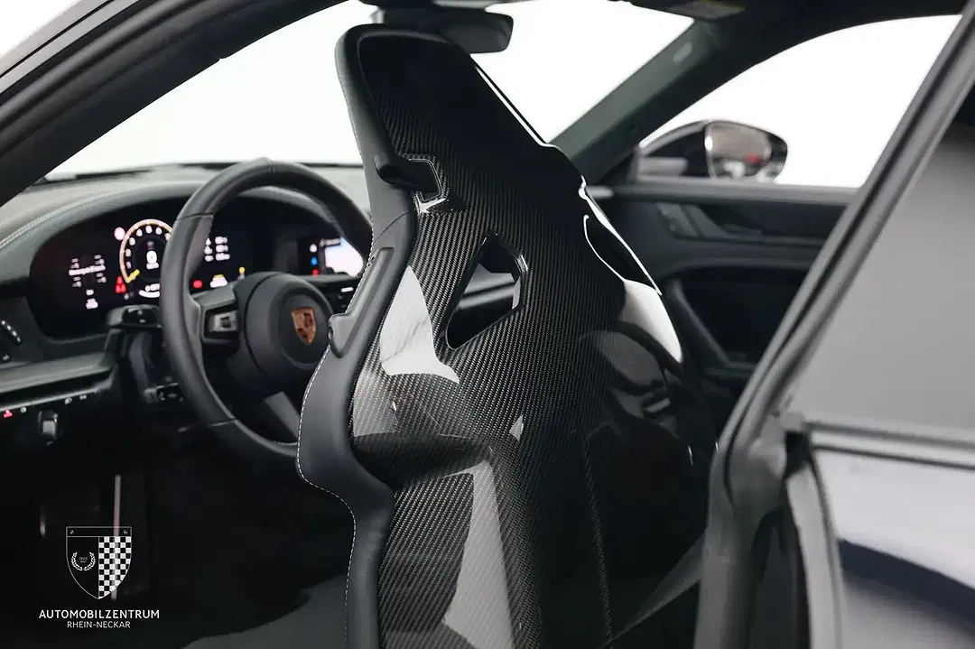 Porsche 992 GT3 Touring - foto 15